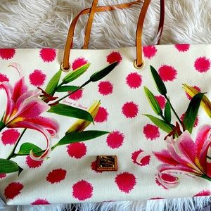 Gorgeous Dooney & Bourke Spring Tote